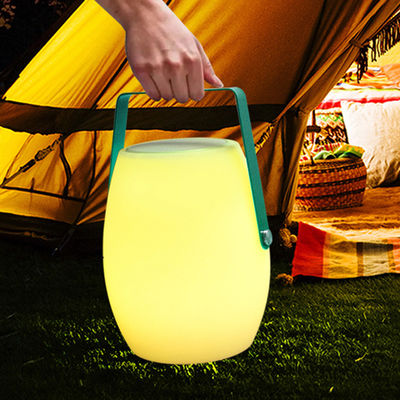 캠핑용 스피커와 함께 LED 달빛