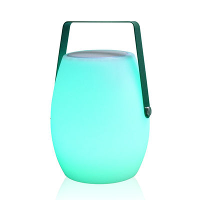 캠핑용 스피커와 함께 LED 달빛