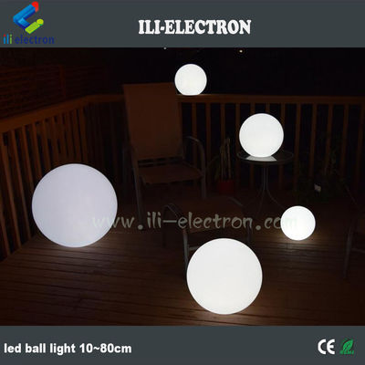 플라스틱 LED 마법 공등을 사용하는 야외