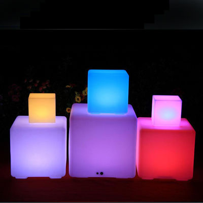 원격 제어 및 조정 가능한 밝기로 플라스틱 LED 큐브 라이트