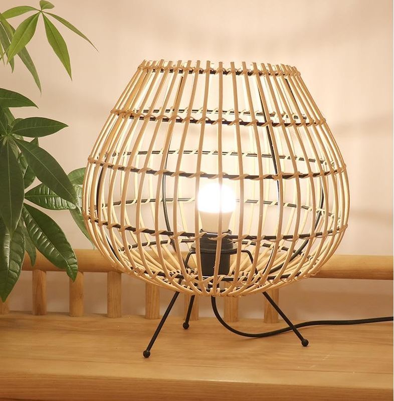 천연 색상 Bambu Rattan 테이블 램프 침실 침대 옆 분위기